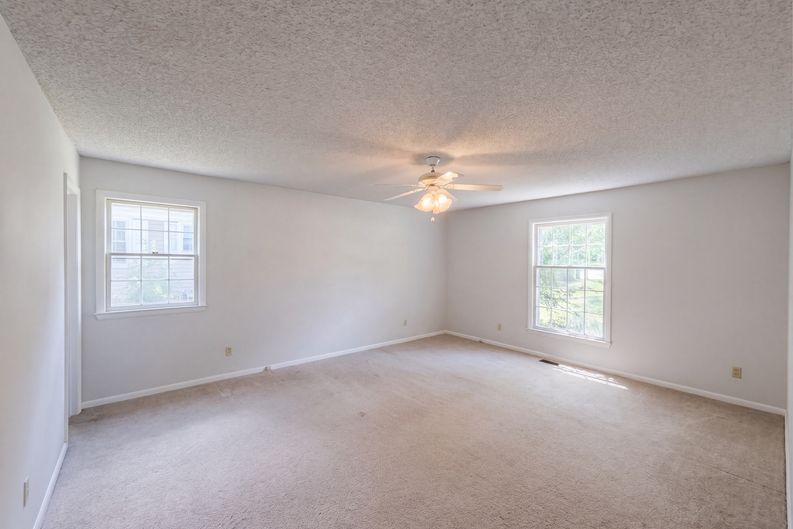 Photo 14 of 16 of 2101 Fordham Dr, Fayetteville, NC