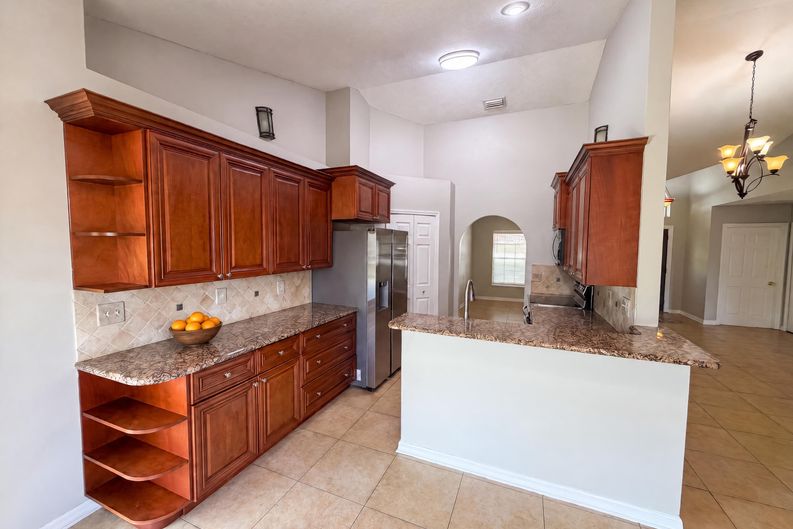 Photo 13 of 29 of 17802 Jefferson St, Oakland, FL