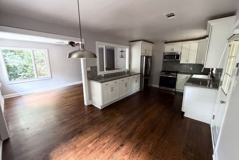 Photo 8 of 26 of 2336 Nesbitt Dr NE, Brookhaven, GA