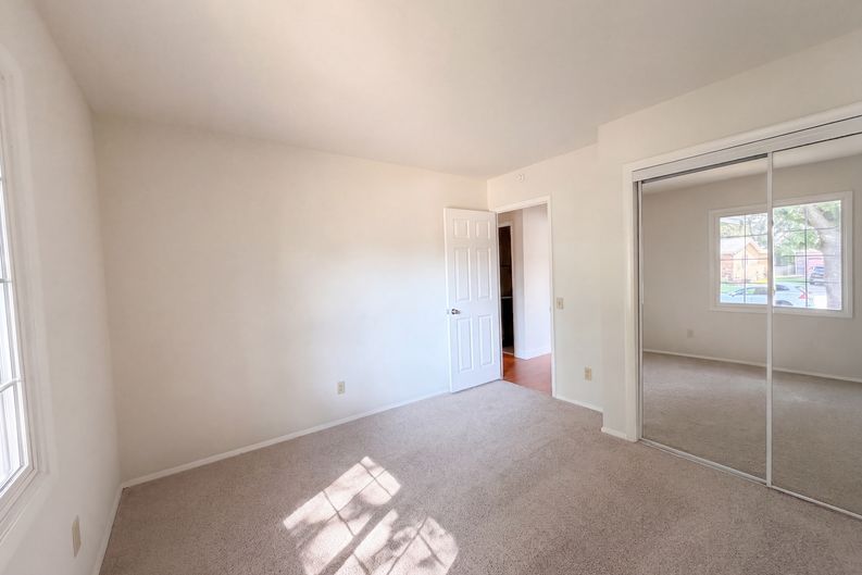 Photo 12 of 27 of 12132 Jerries Ln, Florissant, MO