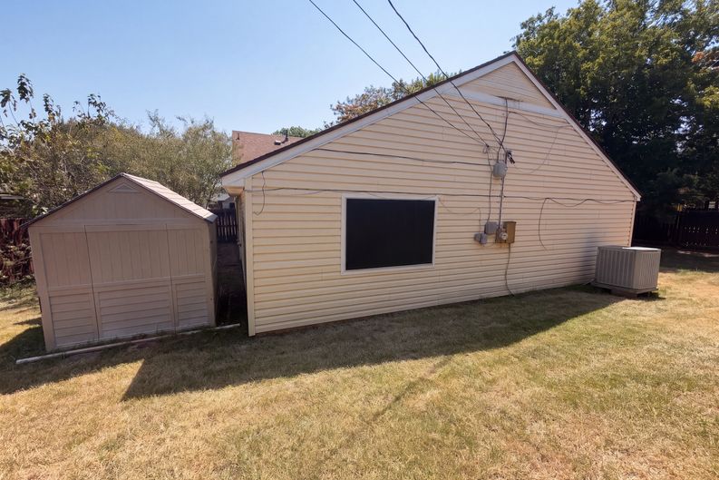 Photo 5 of 16 of 710 Brazos Dr, Temple, TX