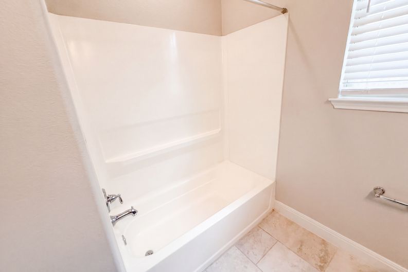 Photo 10 of 18 of 306 Duroc Dr, Hutto, TX