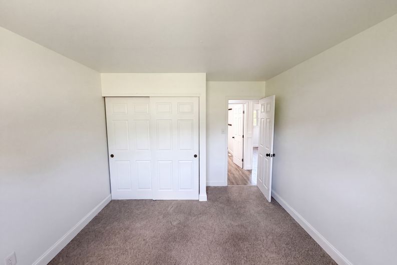 Photo 10 of 15 of 932 Lincoln Dr, Circleville, OH