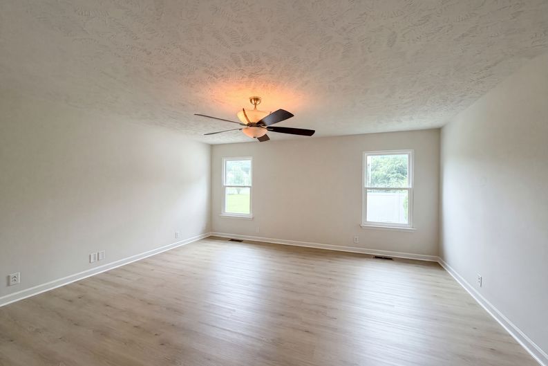 Photo 18 of 25 of 1223 California Dr, Murfreesboro, TN