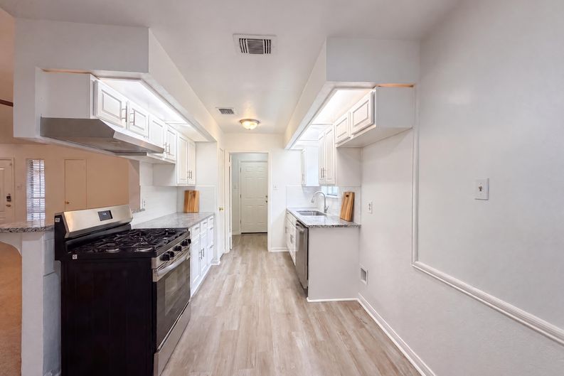 Photo 7 of 19 of 3714 Saint William Ln, Houston, TX