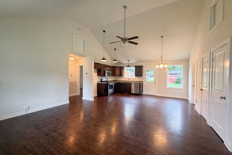 Photo 6 of 20 of 1115 Moreno Ln, Lewisburg, TN