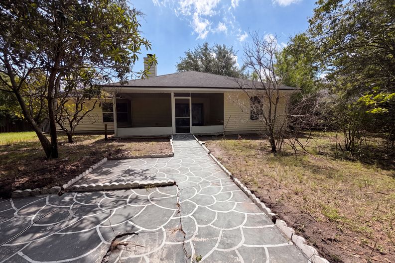 Photo 5 of 23 of 8436 Staplehurst Dr W, Jacksonville, FL