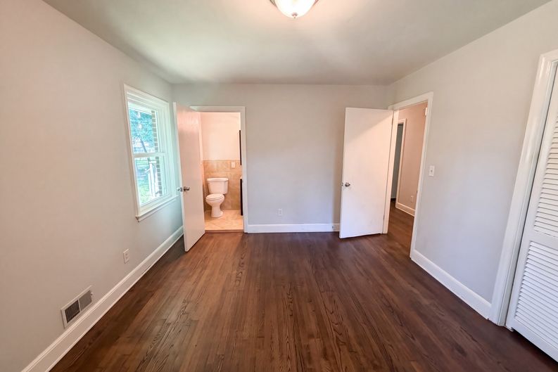 Photo 15 of 23 of 927 Greenlawn Dr, Columbia, SC