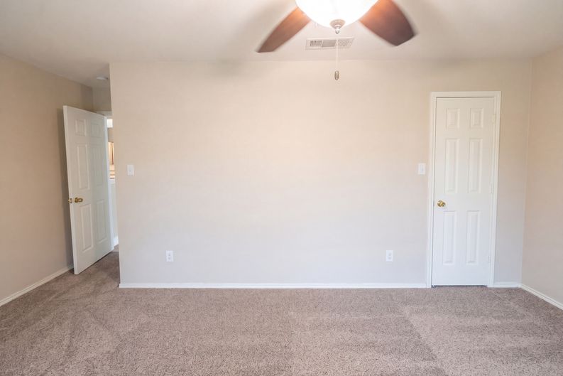 Photo 4 of 27 of 106 Forestview Rd, Hickory Creek, TX