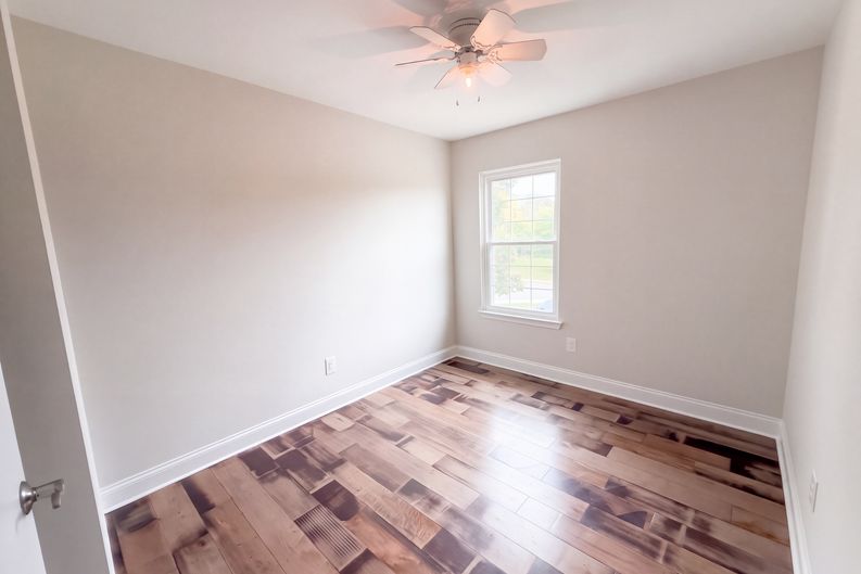 Photo 14 of 25 of 7904 Saddlehorn Ct, Manassas, VA
