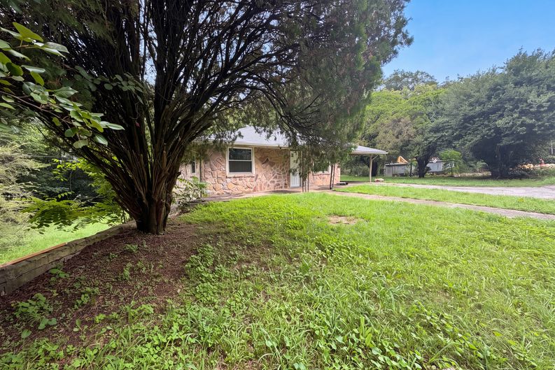 Photo 27 of 29 of 3609 Poplar Ln, Adamsville, AL