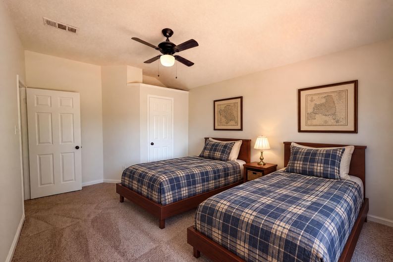 Photo 14 of 21 of 2405 Waterloo Ln, Mesquite, TX