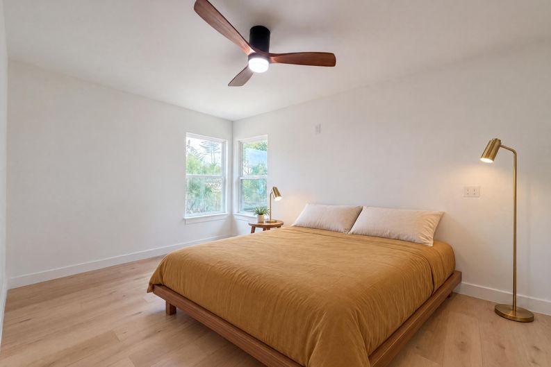 Photo 8 of 14 of 606 E Langley Blvd, Universal City, TX