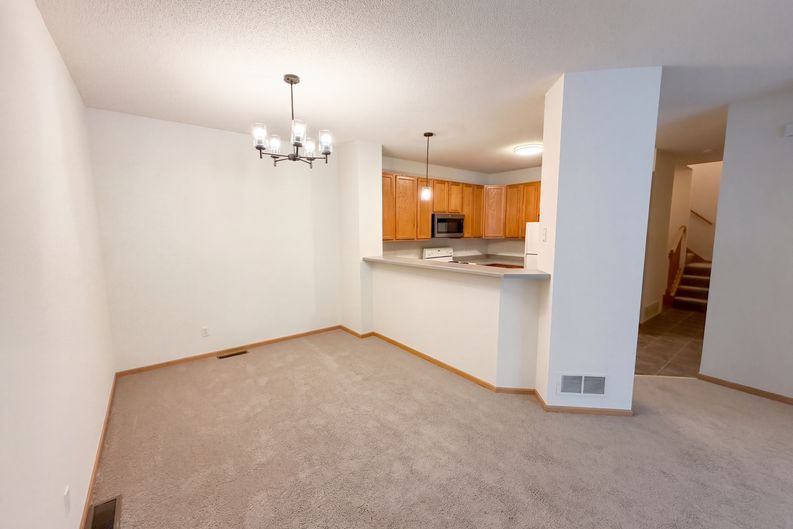 Photo 5 of 17 of 3130 Juniper Ln, Woodbury, MN