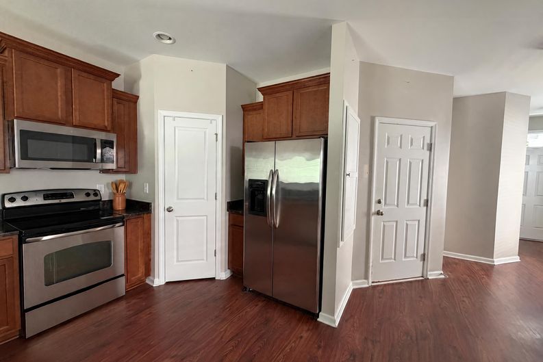 Photo 10 of 24 of 815 Parnell Ct, Columbia, SC