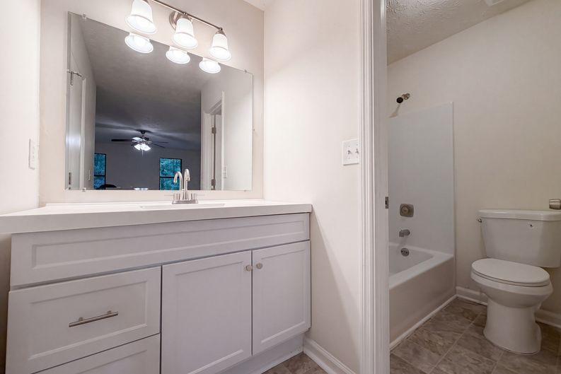Photo 17 of 20 of 670 Marsh Ct, Jonesboro, GA