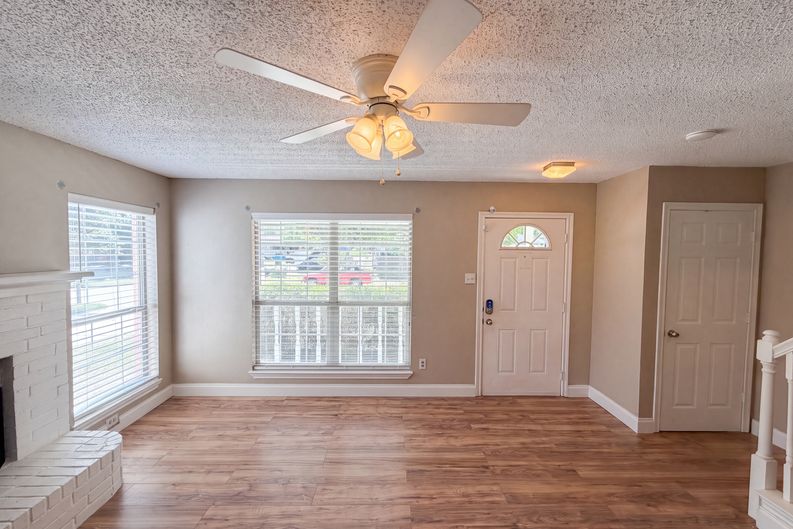 Photo 6 of 20 of 6604 N Chesterfield Dr, Fort Worth, TX