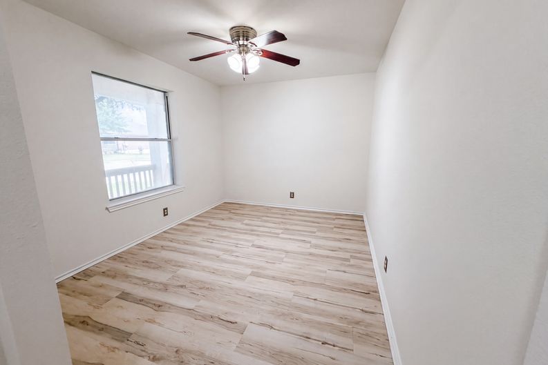 Photo 9 of 22 of 5810 Vasey Blvd, Austin, TX