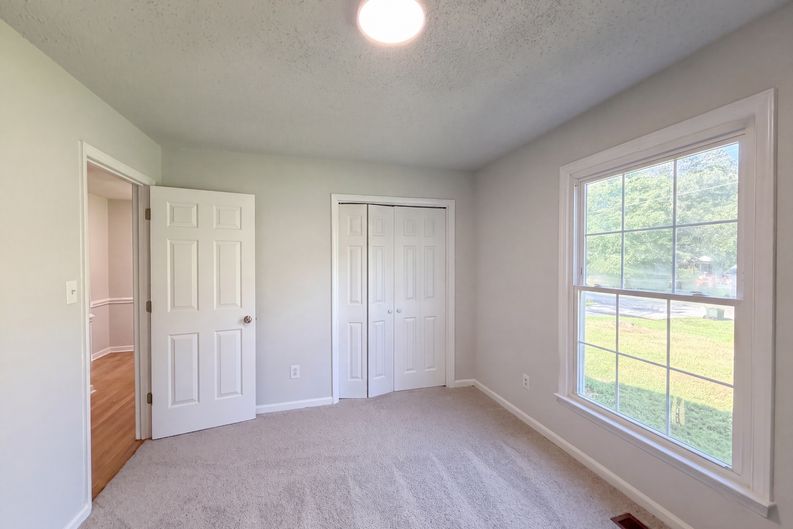 Photo 4 of 20 of 4202 Wrentree Dr, Dallas, NC