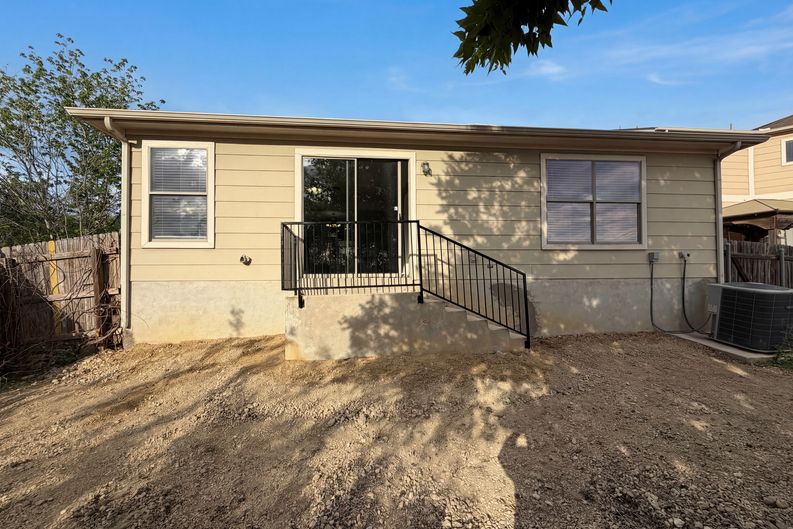Photo 5 of 17 of 5708 Maxfli Dr, Schertz, TX