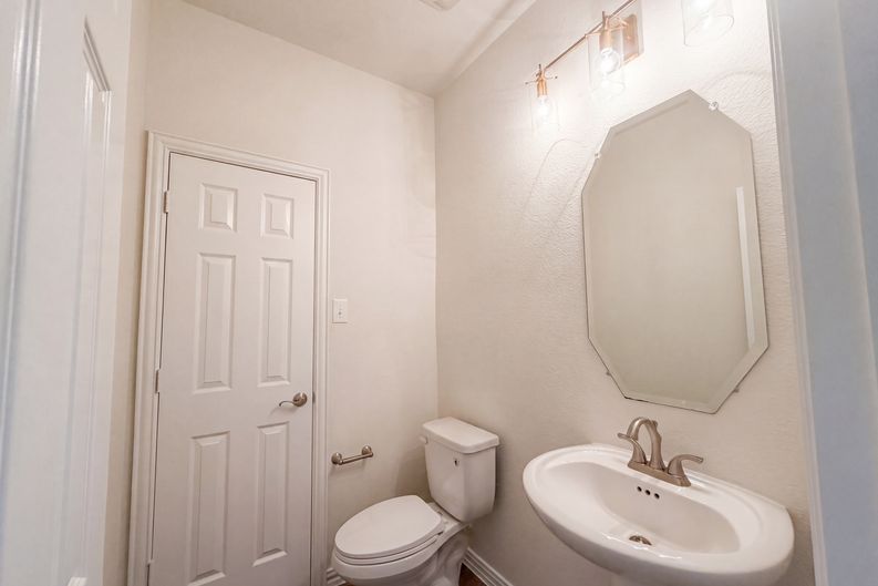 Photo 11 of 17 of 1421 Caruth Ln, Celina, TX