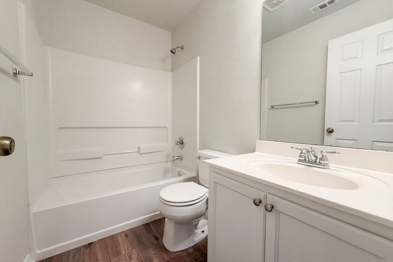 Photo 13 of 17 of 5708 Maxfli Dr, Schertz, TX