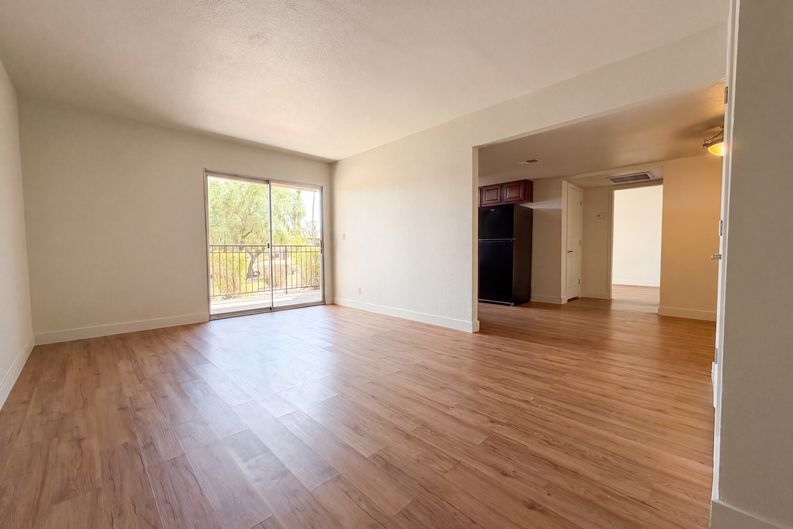 Photo 3 of 18 of 5098 River Glen Dr, Las Vegas, NV