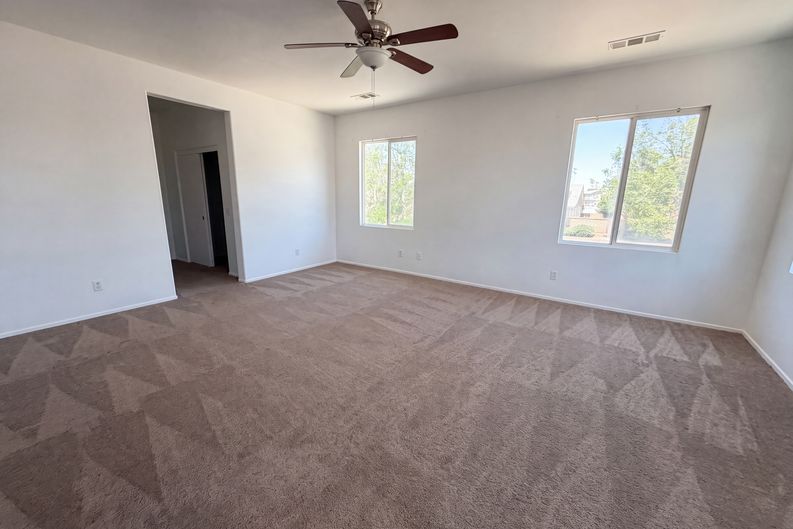 Photo 4 of 28 of 3147 W Lingard St, Lancaster, CA