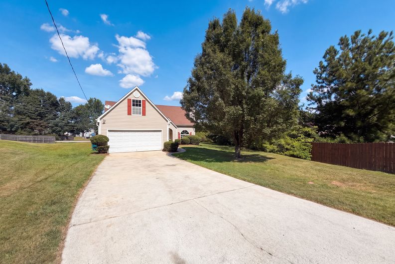 Photo 20 of 24 of 5721 Blackberry Row, Ellenwood, GA