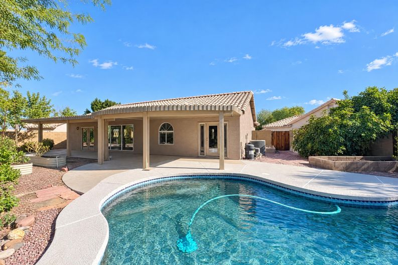 Photo 8 of 25 of 7746 W Wahalla Ln, Glendale, AZ