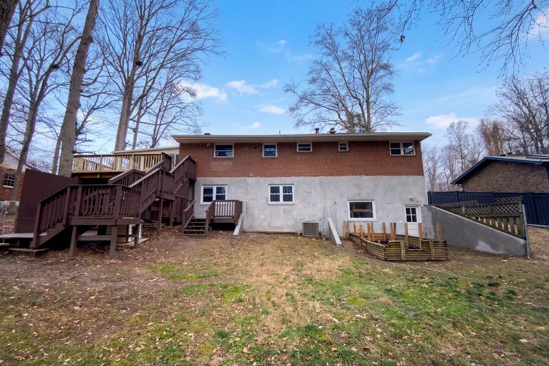 Photo 5 of 17 of 18320 Candice Dr, Triangle, VA