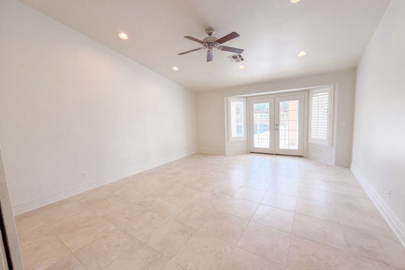 Photo 8 of 36 of 2599 E Arrowhead Trl, Gilbert, AZ