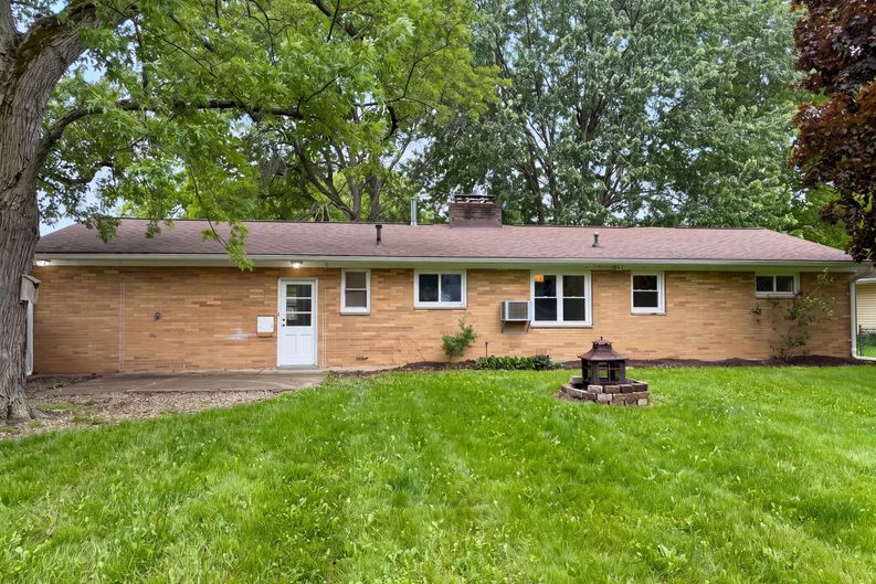 Photo 19 of 21 of 36700 Lakeland Dr, Avon, OH