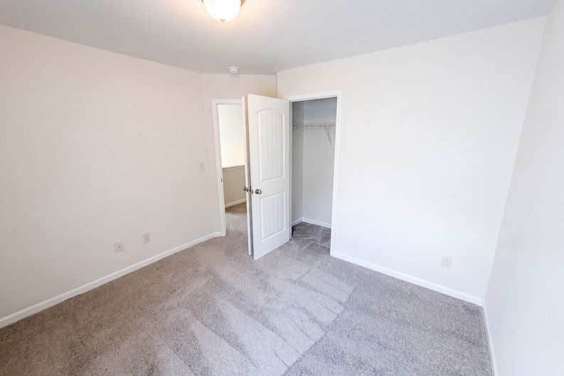 Photo 11 of 34 of 821 Walnut Woods Dr, Braselton, GA