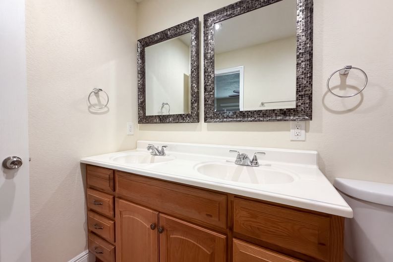 Photo 17 of 26 of 881 Vicksburg St, Deltona, FL