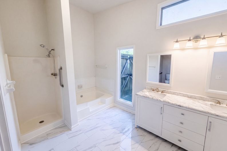 Photo 4 of 30 of 2119 Crystal Lake Dr, Lawrenceville, GA