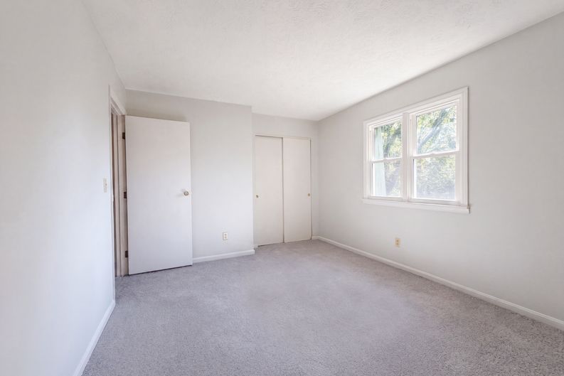 Photo 12 of 25 of 7636 Montgomery Rd, Cincinnati, OH
