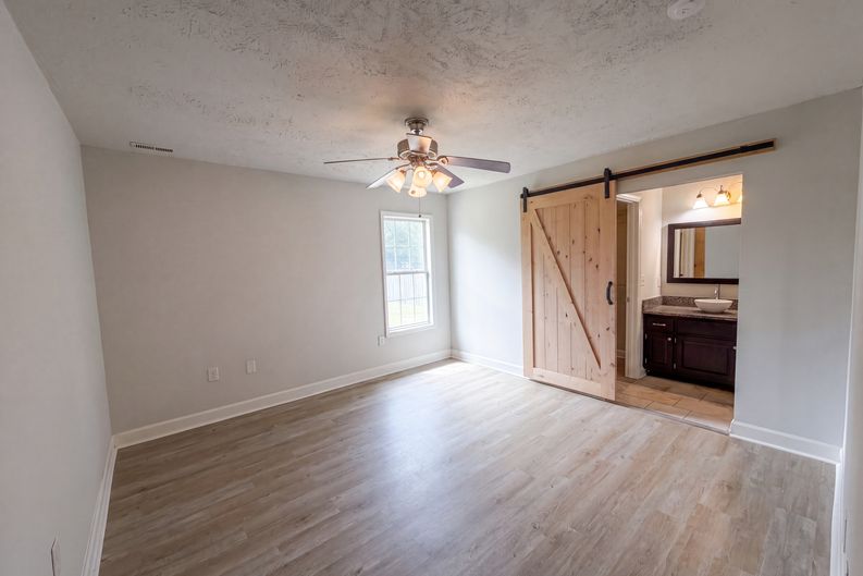 Photo 4 of 15 of 444 Northwoods Dr, Raeford, NC