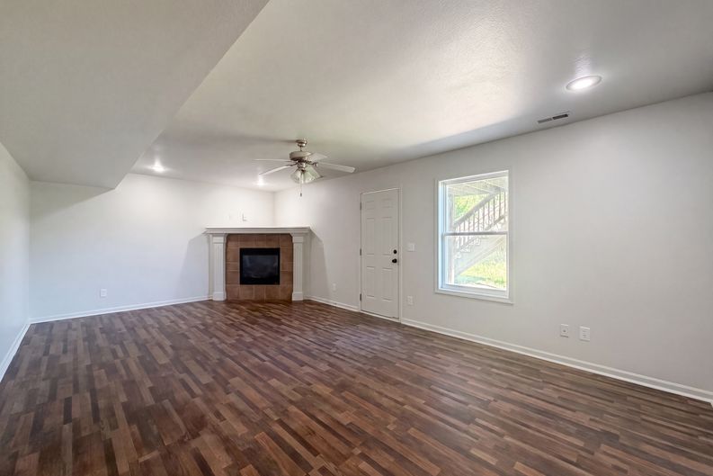 Photo 3 of 21 of 1105 Fox Run Trl, Platte City, MO