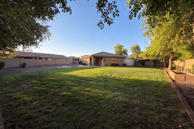 Photo 7 of 23 of 112 E Bernie Ln, Gilbert, AZ