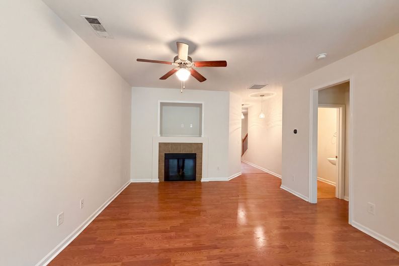 Photo 3 of 32 of 471 Tufton Trl SE, Atlanta, GA