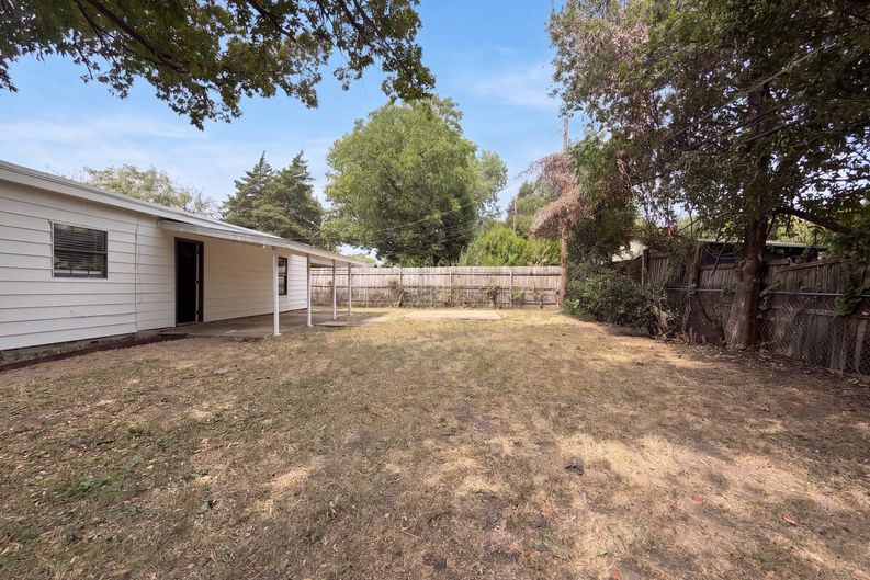 Photo 19 of 20 of 330 E Coral Way, Grand Prairie, TX