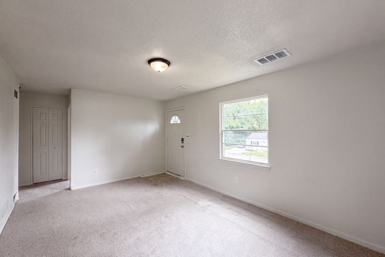 Photo 3 of 20 of 4770 Woodend Ave, Kansas City, KS