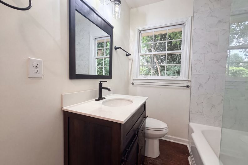 Photo 11 of 18 of 856 Glenway Dr, Atlanta, GA