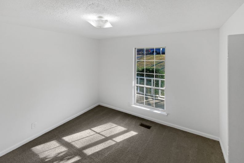 Photo 16 of 23 of 7511 Irongate Dr, Hixson, TN