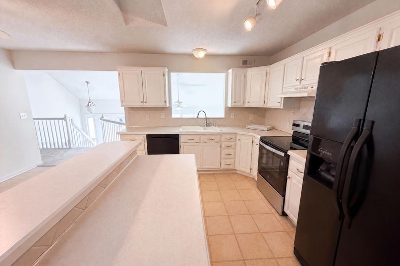 Photo 7 of 25 of 801 Courtland Ct, Belton, MO