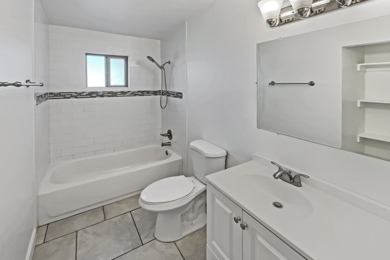 Photo 6 of 17 of 802 W Tipton Dr, Tucson, AZ
