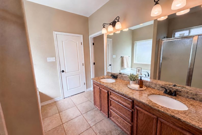 Photo 14 of 18 of 6906 King George Pl, Corpus Christi, TX