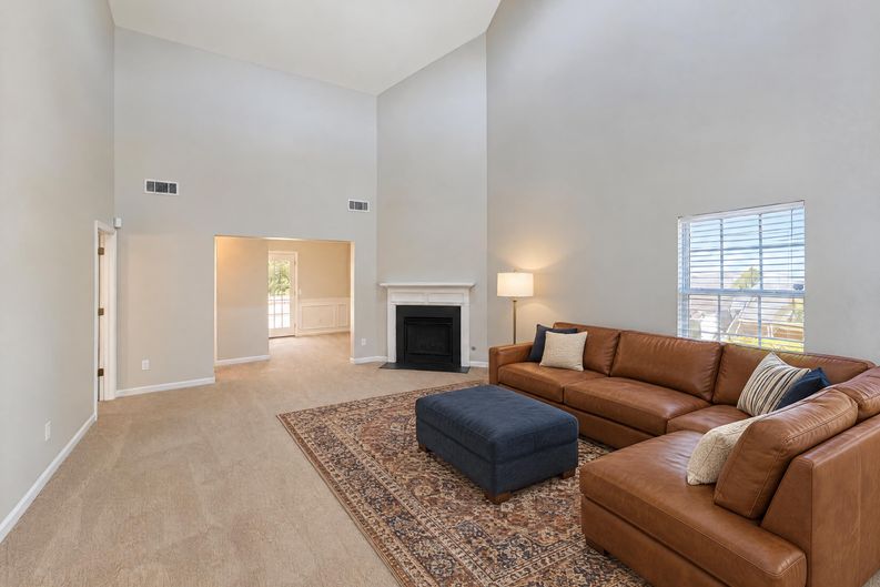 Photo 3 of 23 of 302 Bonnes Dr, Austell, GA