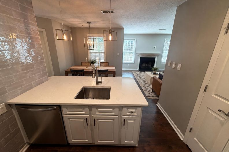 Photo 11 of 31 of 2090 River Heights Walk SE, Marietta, GA